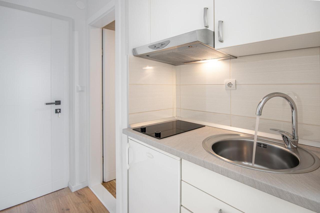 Apartments Klement Brela Eksteriør bilde